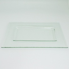 assiette-rectangulaire-en-verre